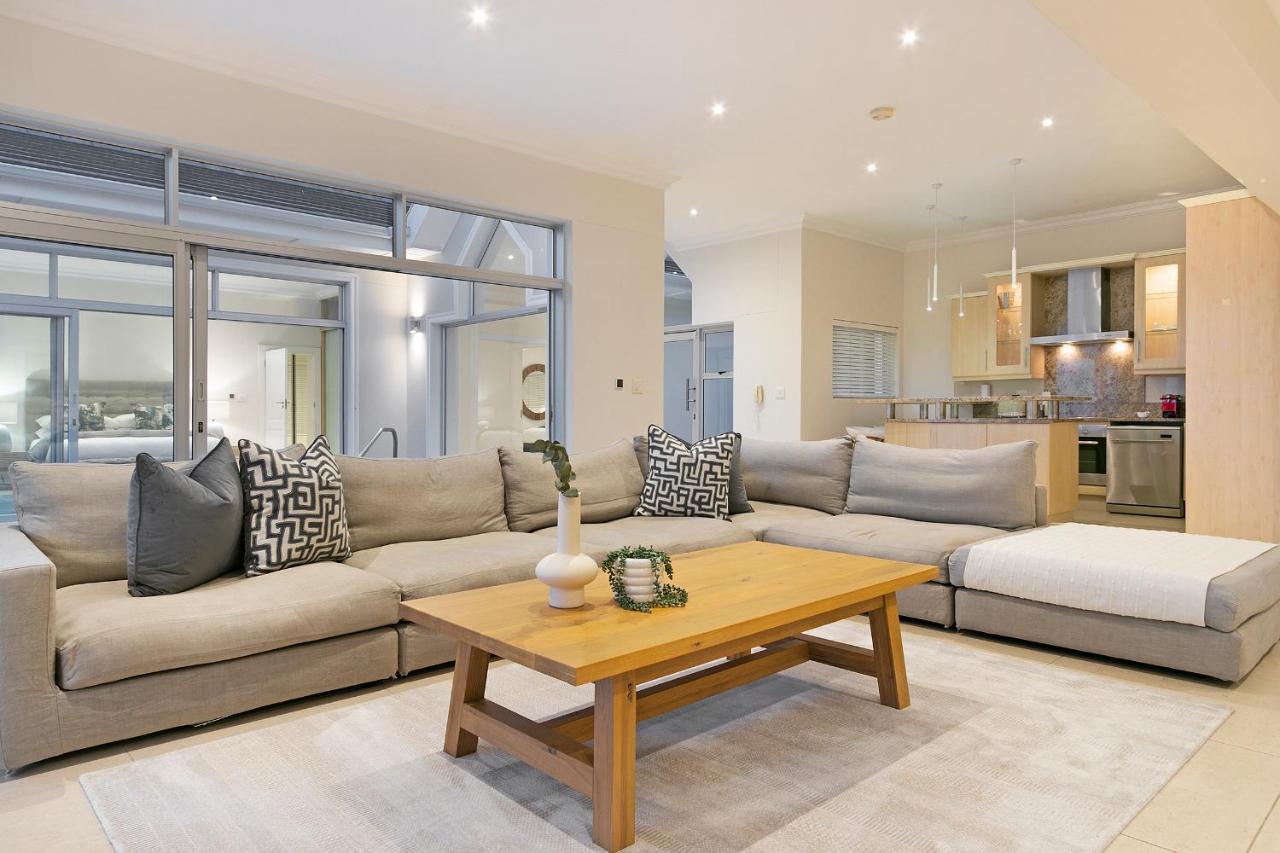 Luxury Serviced Mountain Villa In Constantia Cape Town Exterior foto
