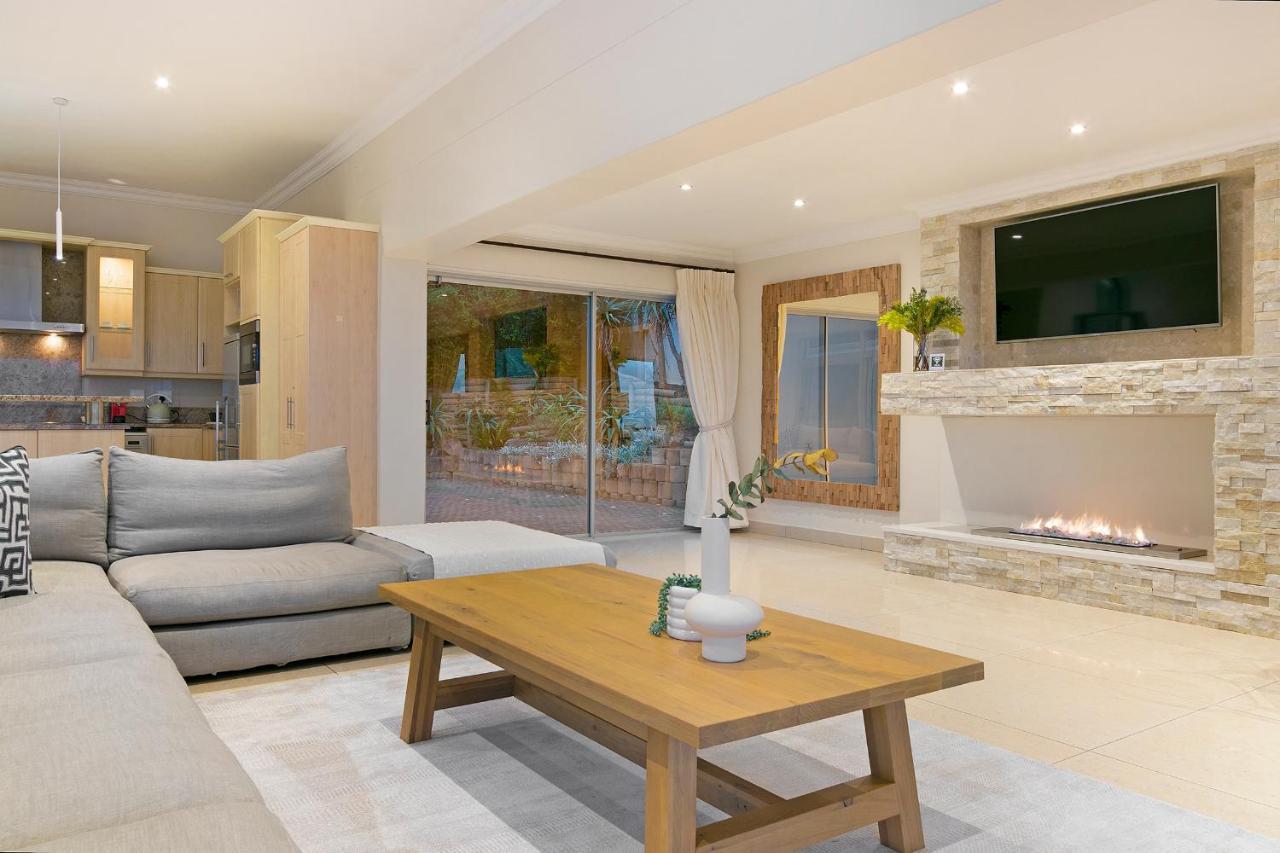Luxury Serviced Mountain Villa In Constantia Cape Town Exterior foto